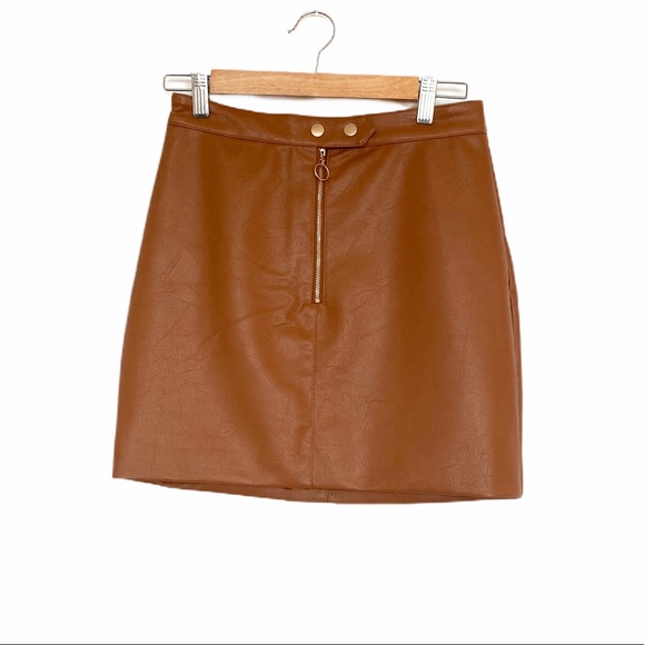 Dresses & Skirts - 🦋3/$30 Tan Faux Leather Mini Skirt W Zipper